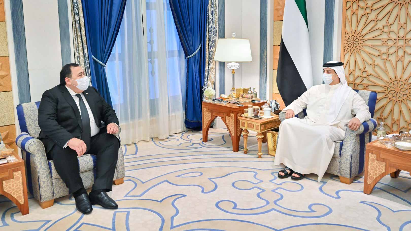 صورة بعنوان: منصور بن زايد ونائب وزير خارجية تركمانستان يبحثان تعزيز العلاقات 