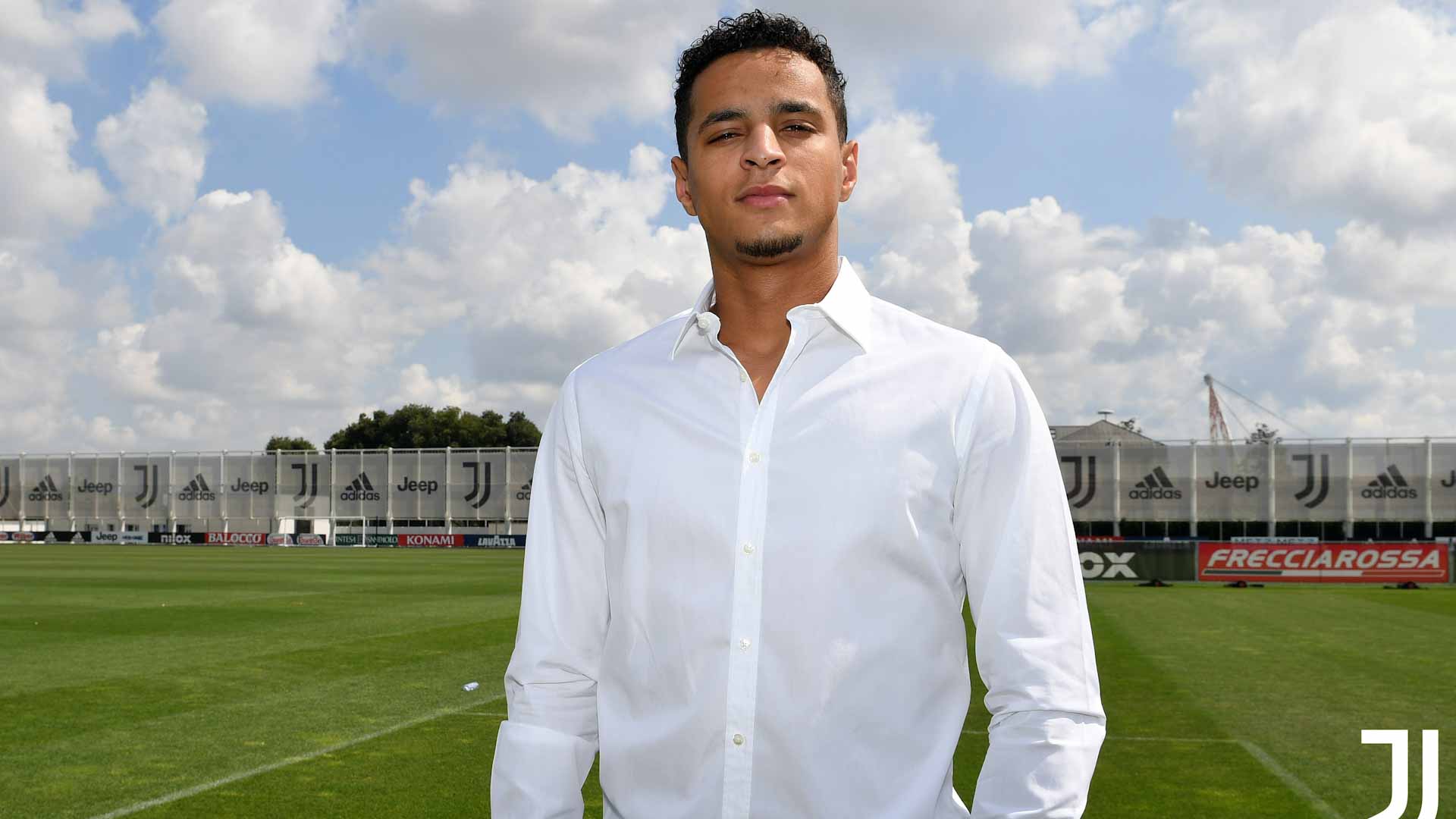 صورة بعنوان: نادي يوفنتوس يتعاقد مع محمد إحتارن لاعب أيندهوفن  