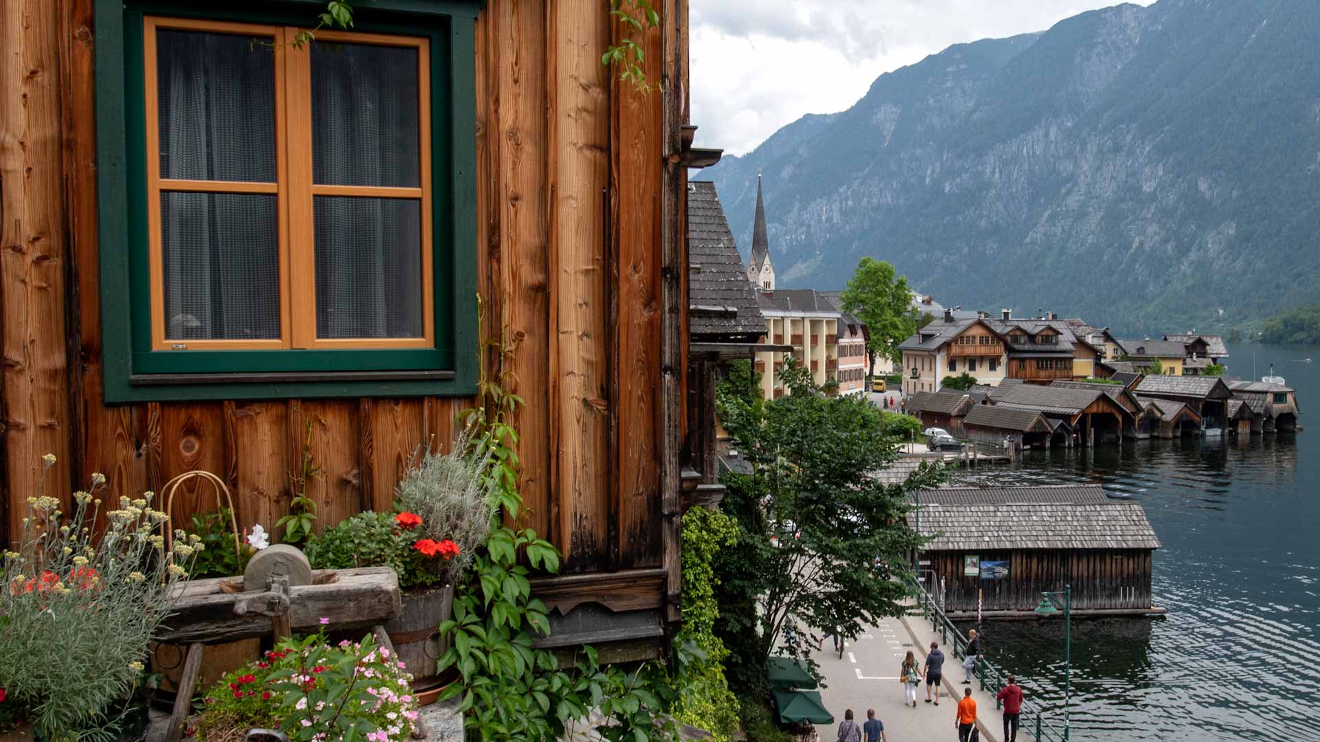 Image for the title: Austria extends COVID-19 lockdown by 10 days 