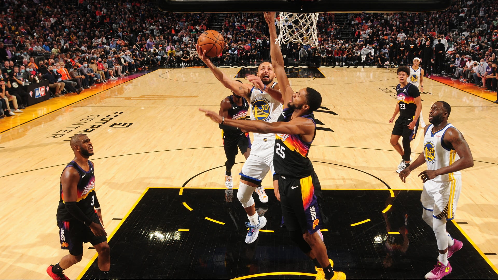 صورة بعنوان: فينيكس صنز يتصدر المجموعة الغربية في السلة الأميركية 