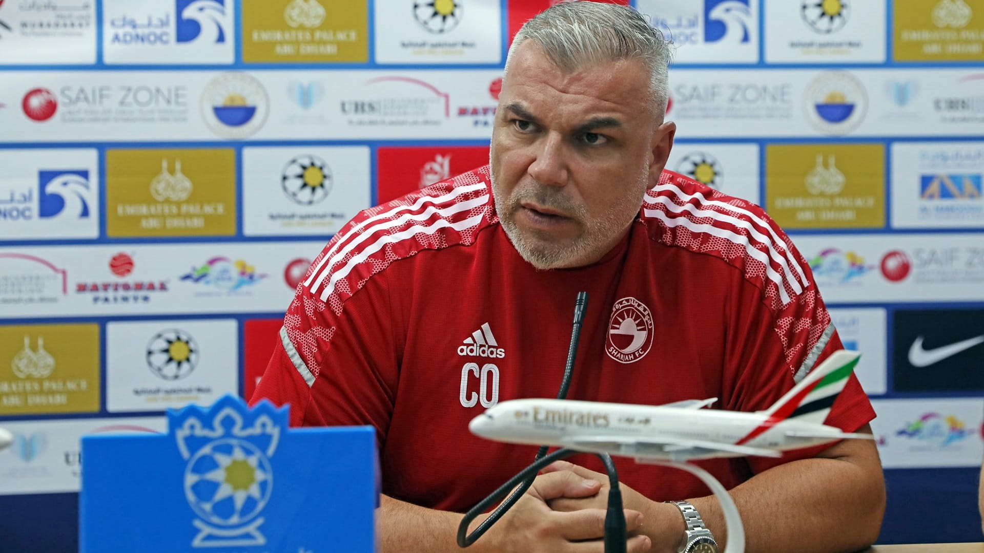 صورة بعنوان: كوزمين: سعيد بمردود لاعبي الشارقة بعد مستواهم المميز بالكأس 