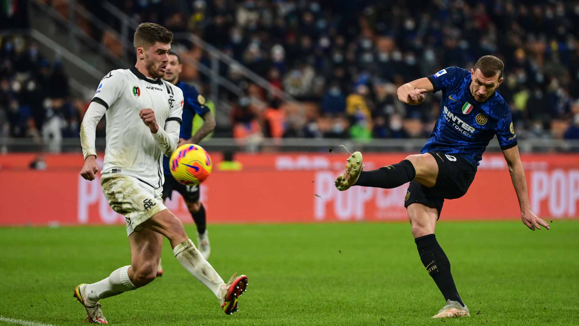 صورة بعنوان: إنتر ميلان يصعد للمركز الثاني في الدوري الإيطالي 