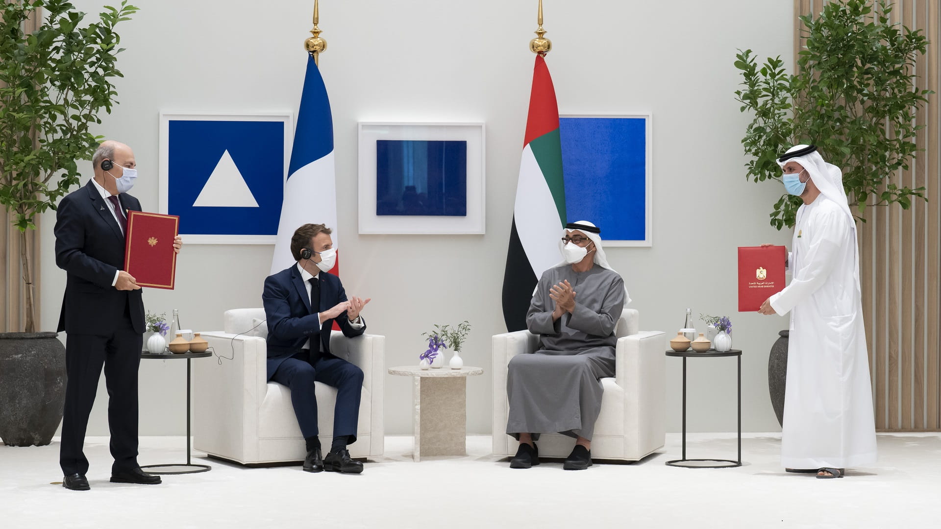 صورة بعنوان: الإمارات وفرنسا تؤكدان دعمهما تعزيز السلام والاستقرار في العالم 