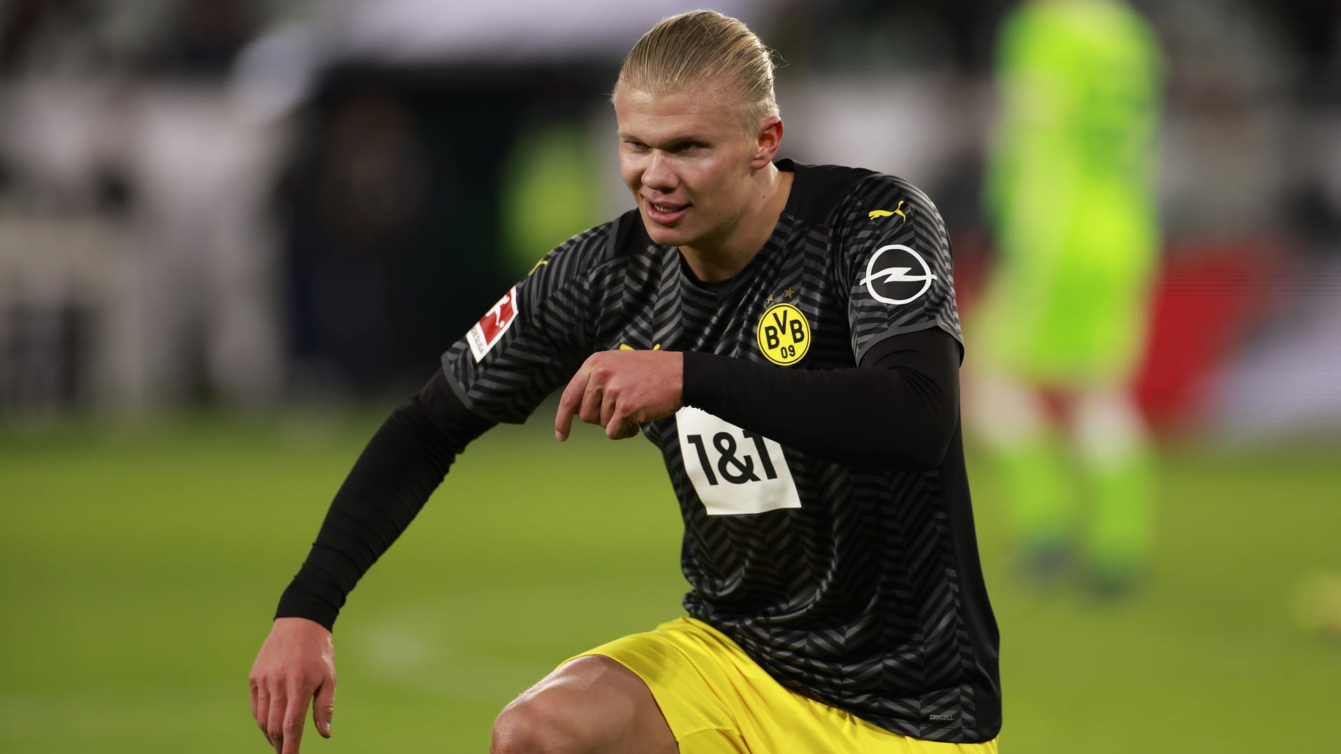 صورة بعنوان: دورتموند يؤكد مشاركة هالاند أمام بايرن ميونخ بالدوري الألماني  