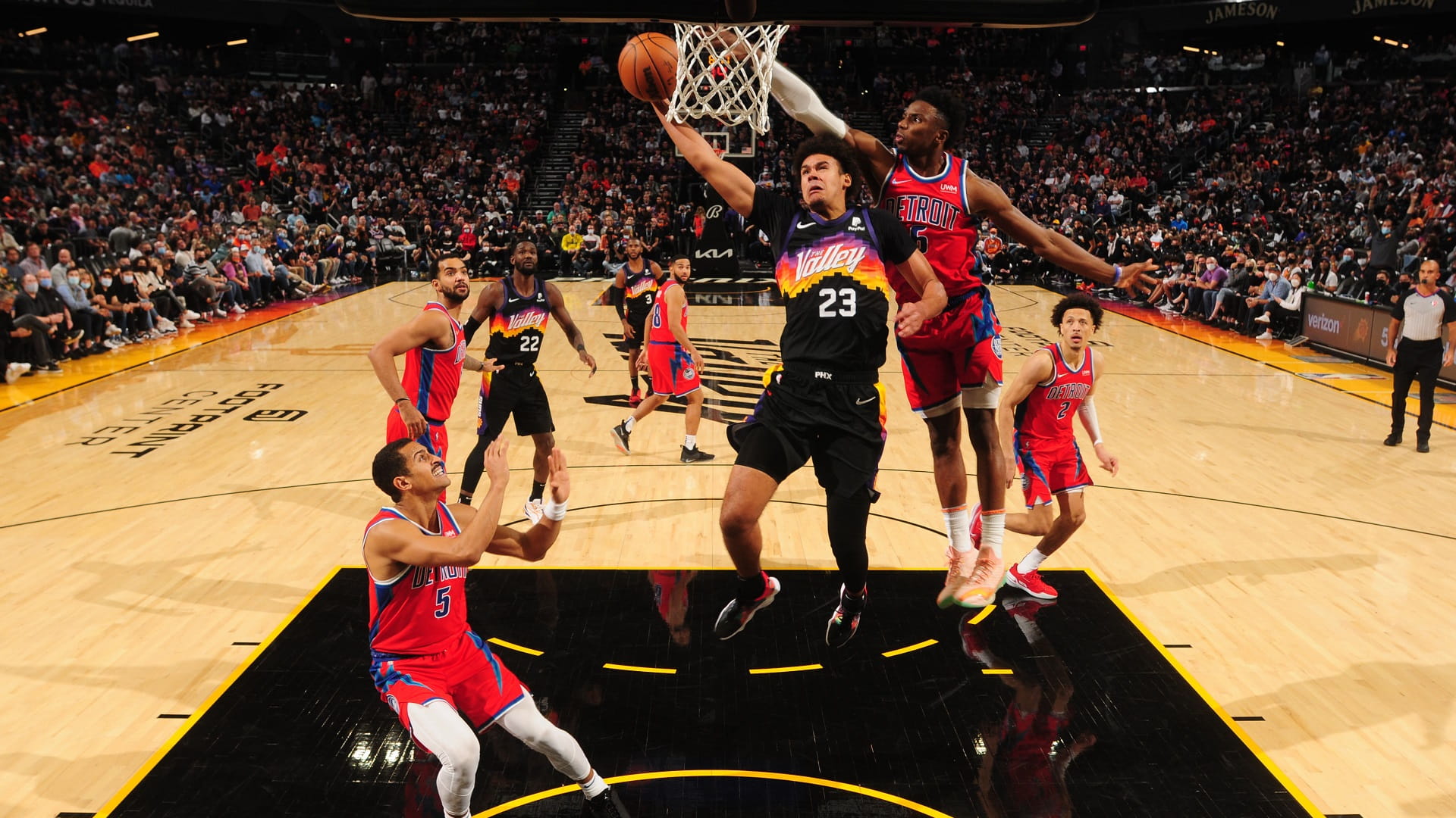 صورة بعنوان: فونيكس صنز يحقق رقماً قياسياً في دوري السلة الأميركي  