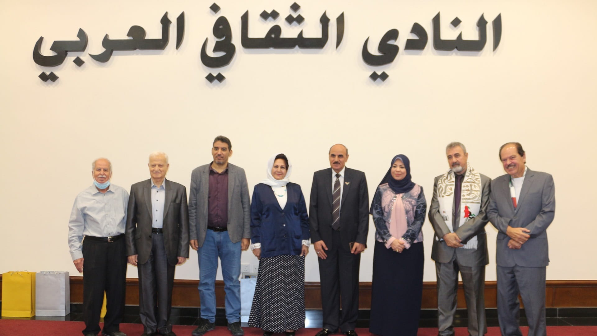 صورة بعنوان: النادي الثقافي العربي بالشارقة يتغنى بالوطن في عيد الاتحاد الـ50  