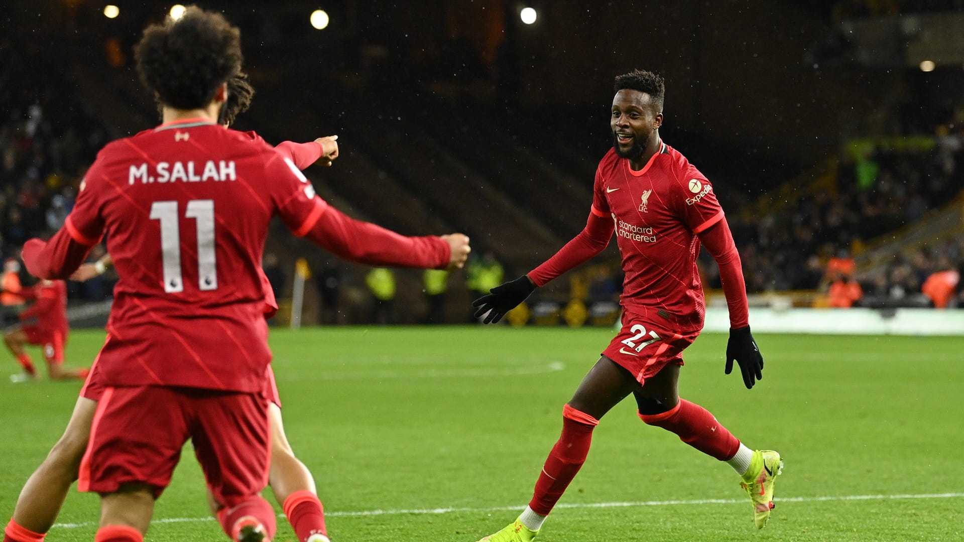 صورة بعنوان: ليفربول يتصدر الدوري الإنجليزي الممتاز لكرة القدم  