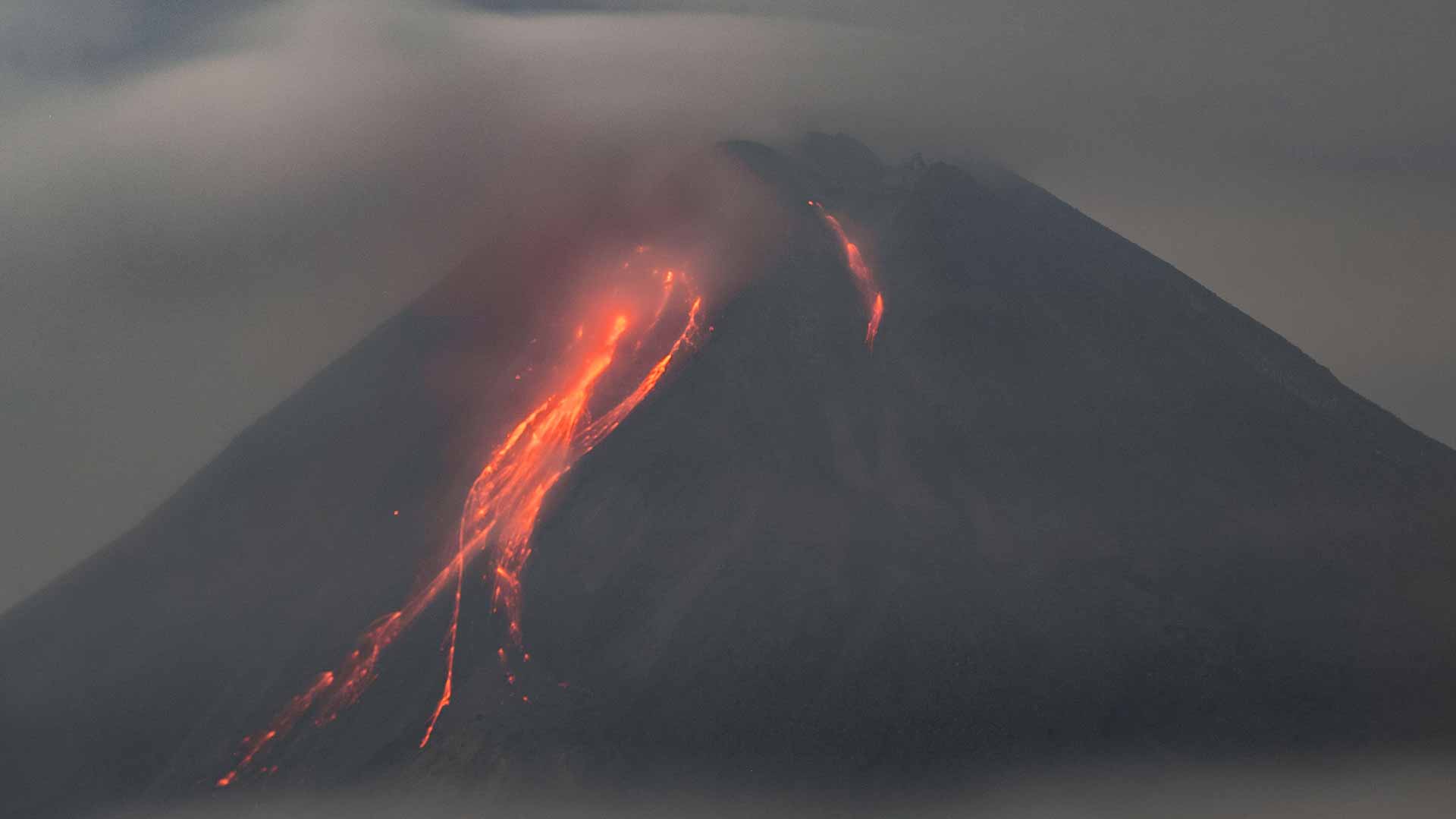Image for the title: Indonesia's Semeru volcanic eruption kills 13, official says 