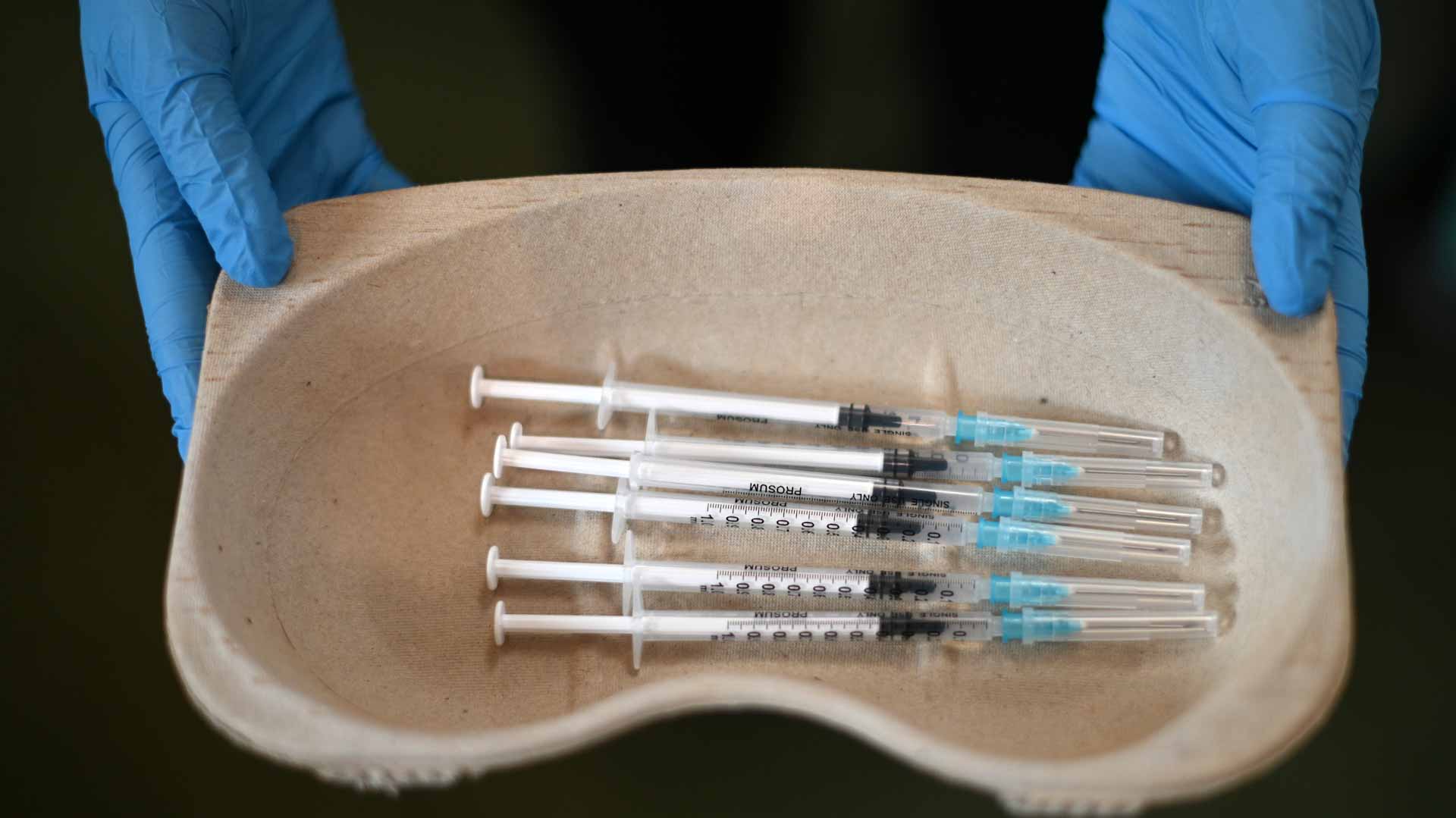 Image for the title: Senegal detects first case of Omicron variant 