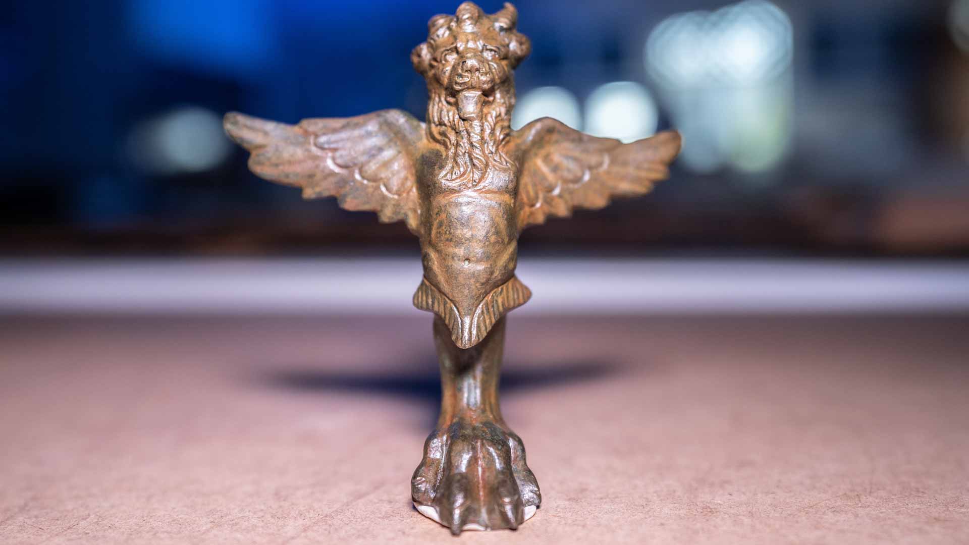 صورة بعنوان: "الشارقة للآثار" تعلن عن اكتشاف تمثال لمخلوق أسطوري  