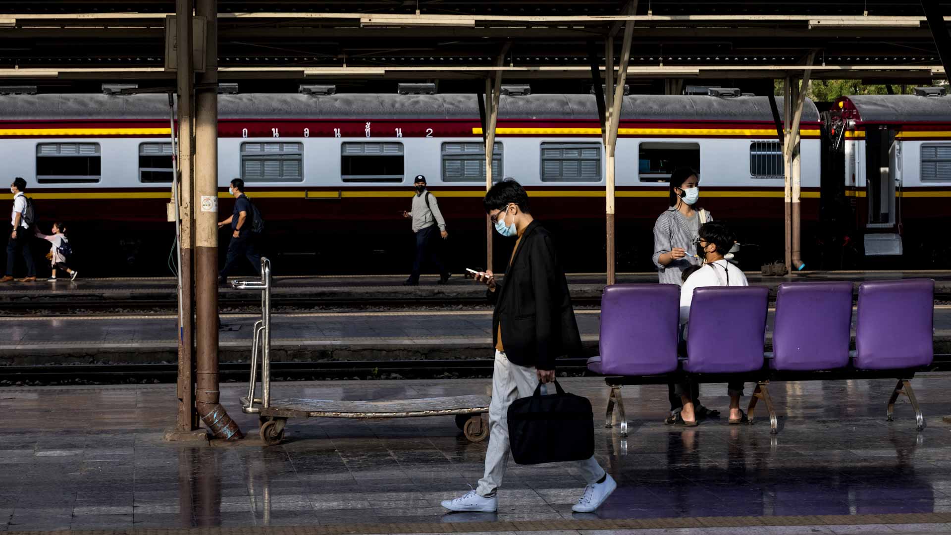 Image for the title: Thailand detects first potential case of Omicron variant 