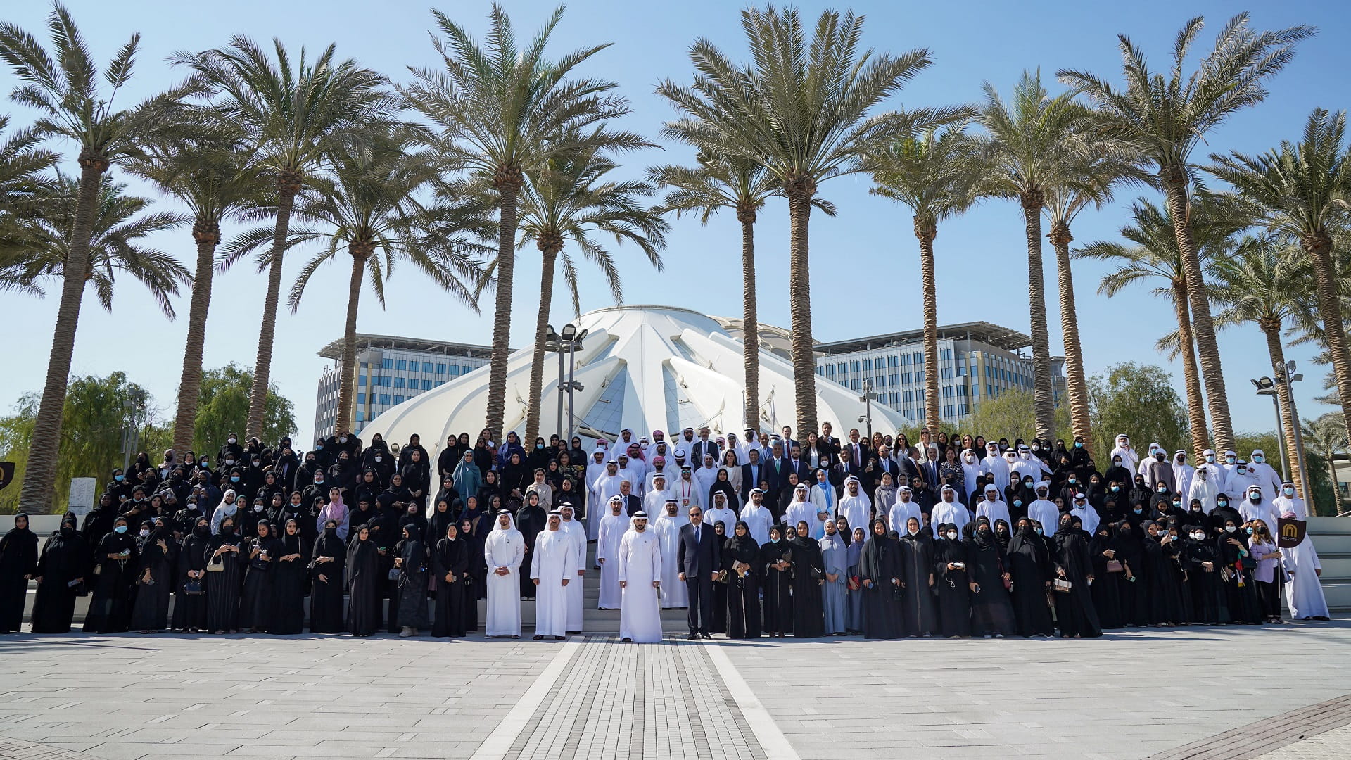 صورة بعنوان: حمدان بن محمد: شراكة القطاعين الحكومي والخاص ركيزة أساسية للتنمية 