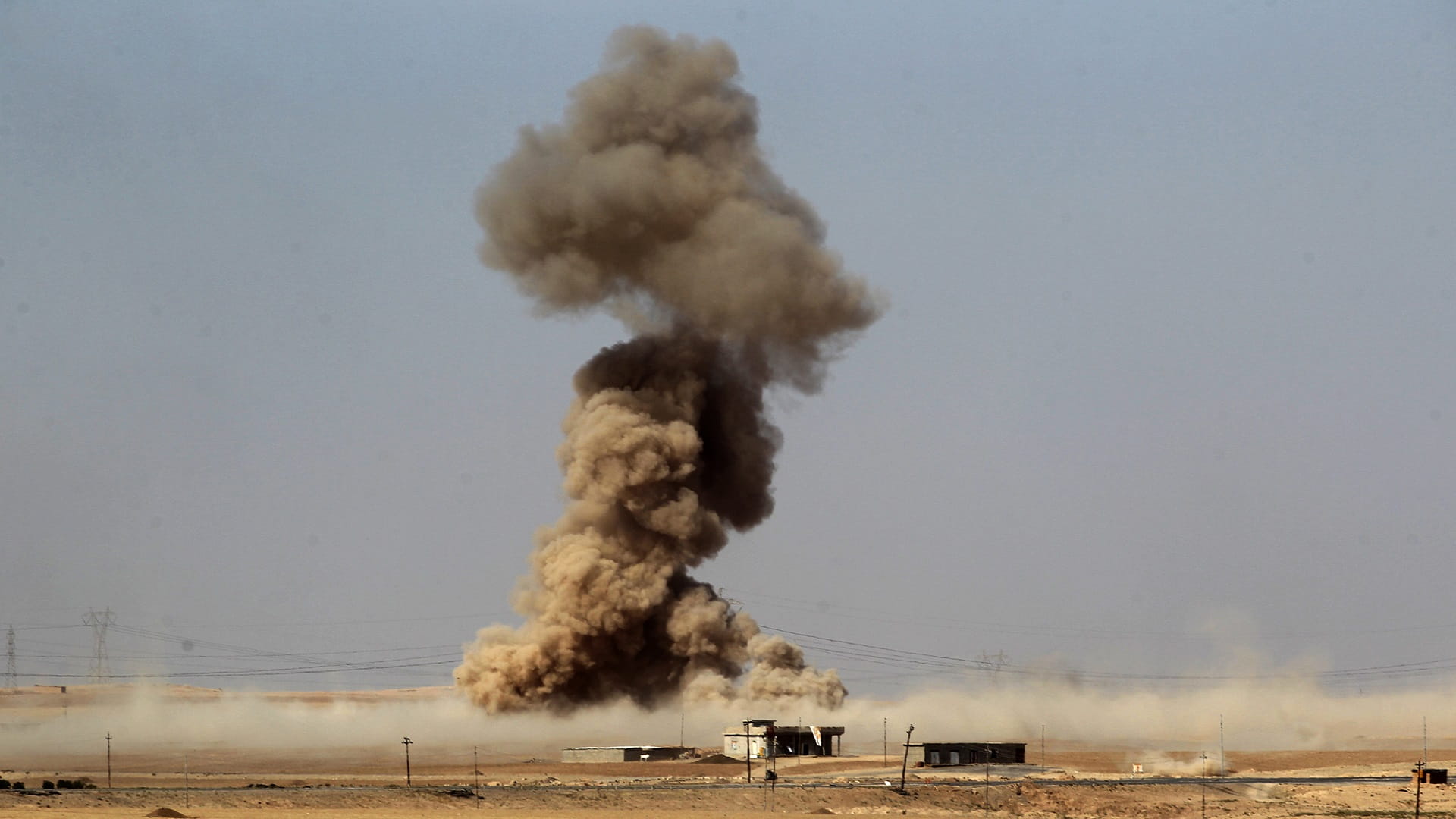 صورة بعنوان: بضربة جوية.. مقتل 6 إرهابيين في صحراء محافظة الأنبار غرب العراق 