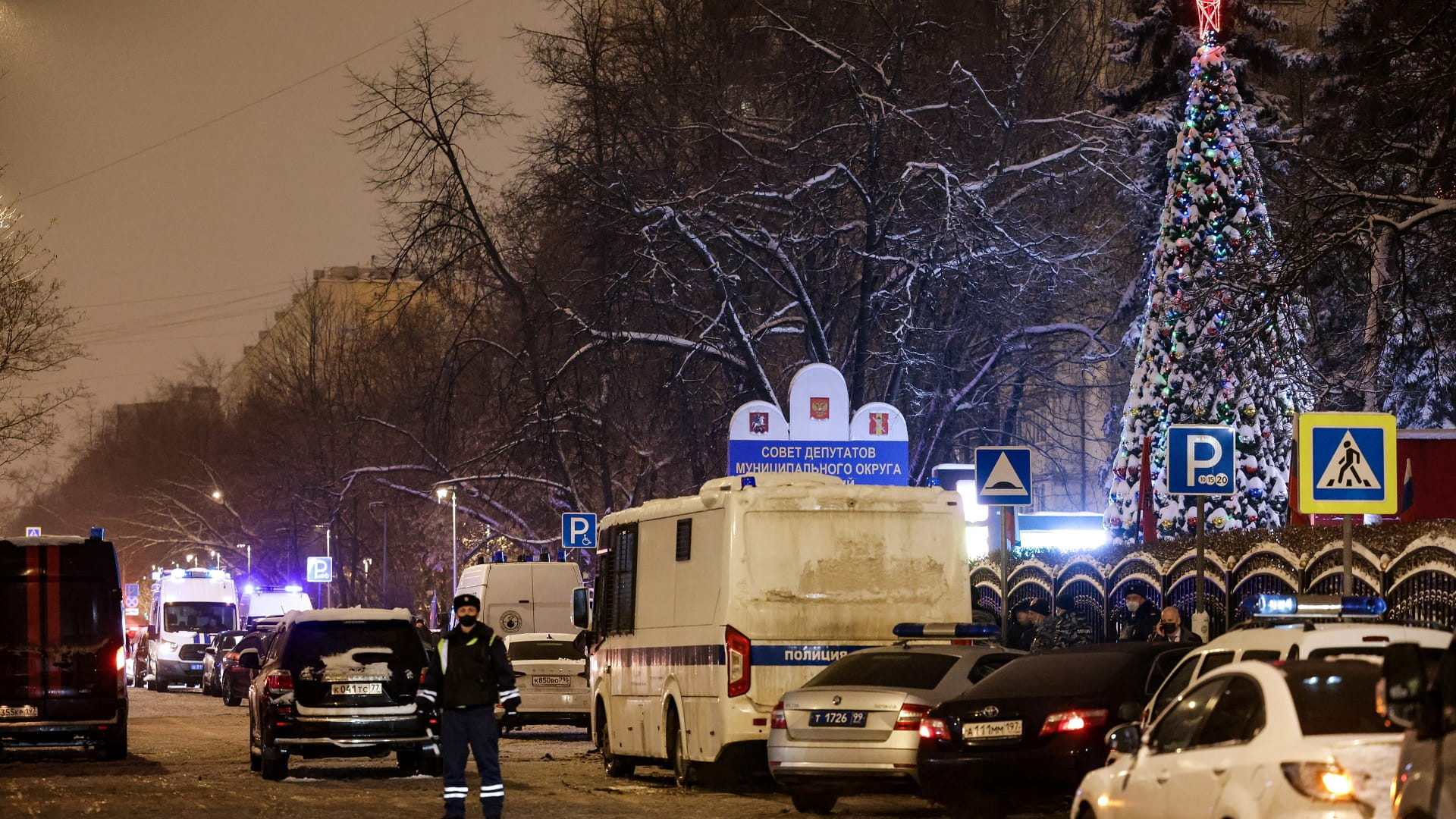 Image for the title: Shooter held after killing two in Moscow public services office 