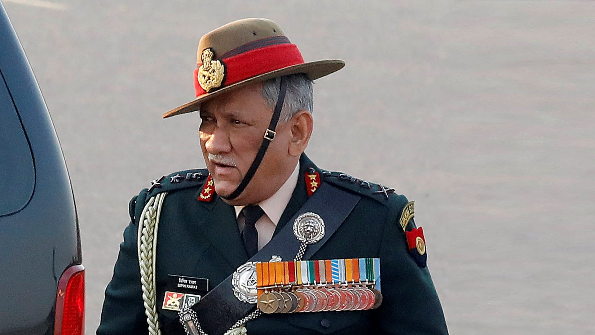 صورة بعنوان: مقتل 13 بتحطم طائرة هليكوبتر تقل رئيس الأركان الهندي 