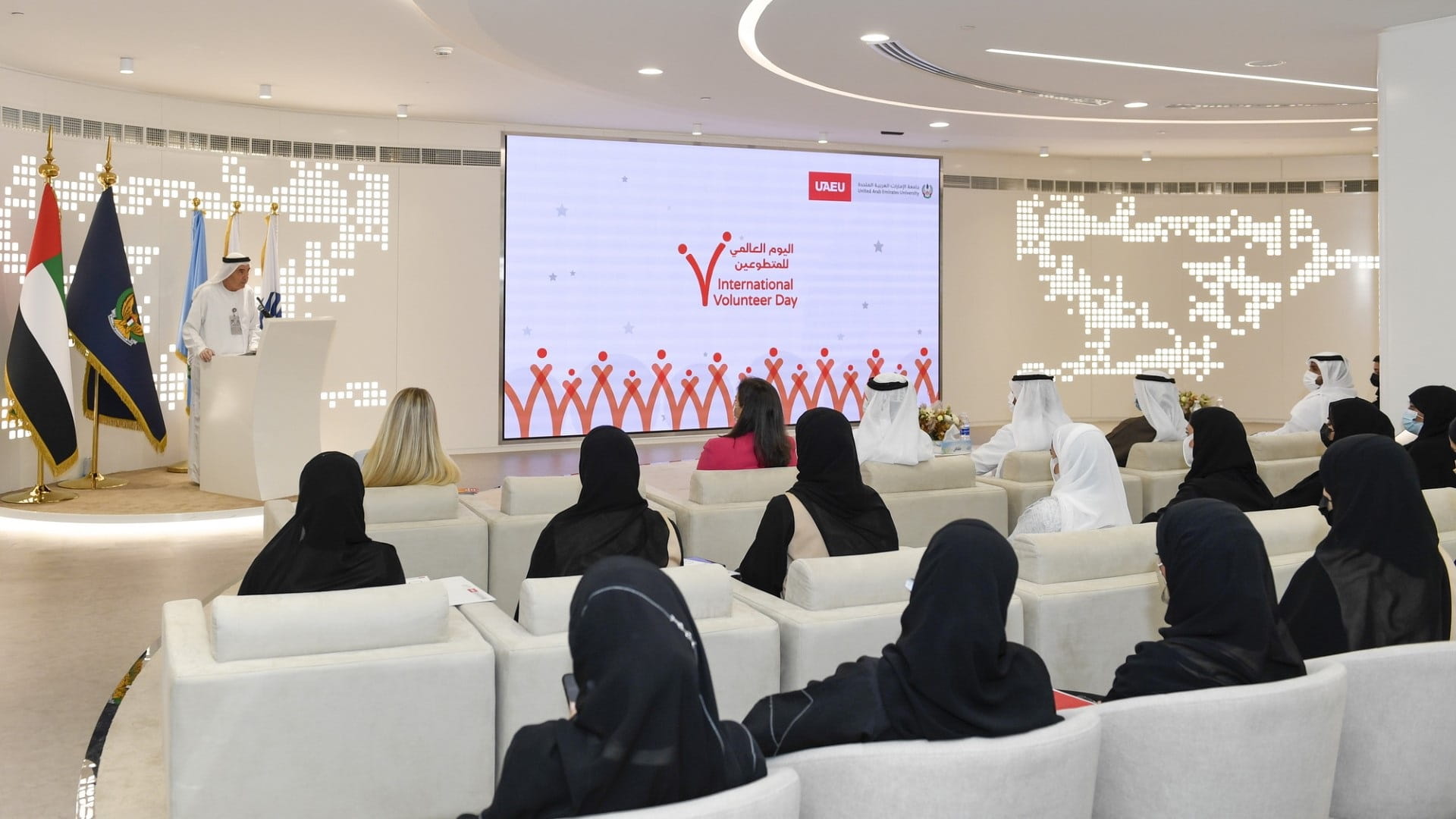 Image for the title: Nusseibeh honours volunteers at Expo 2020 Dubai UAEU Pavilion 