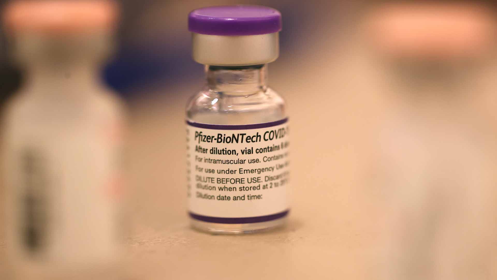 Image for the title: Pfizer booster study lifts mood over Omicron variant 
