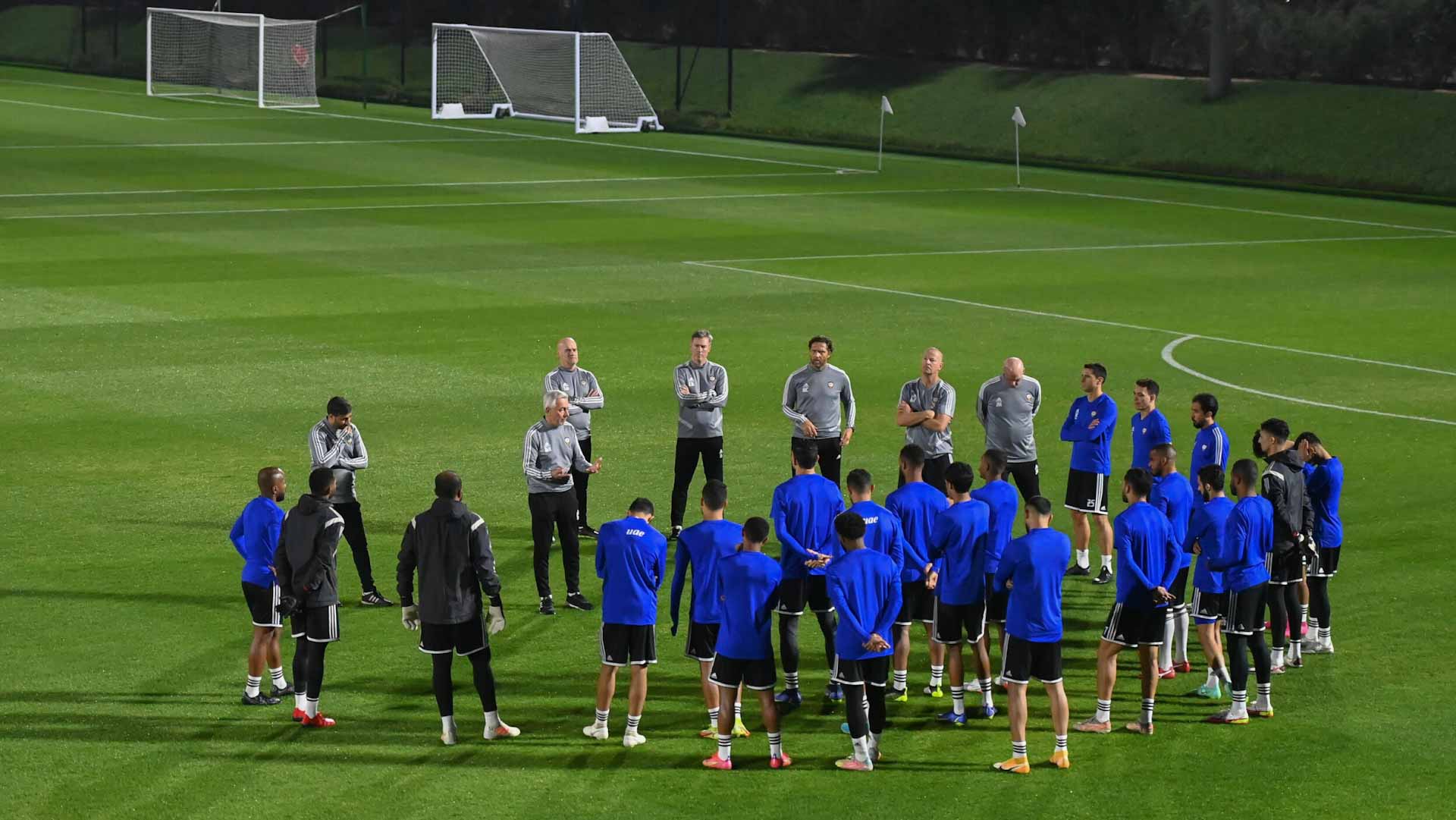 صورة بعنوان: الأبيض ينهي استعداداته لمواجهة قطر في ربع نهائي كأس العرب 