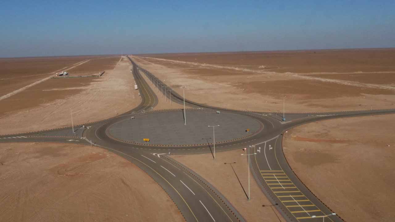 Image for the title: Saudi Arabia and Oman open first direct land link 