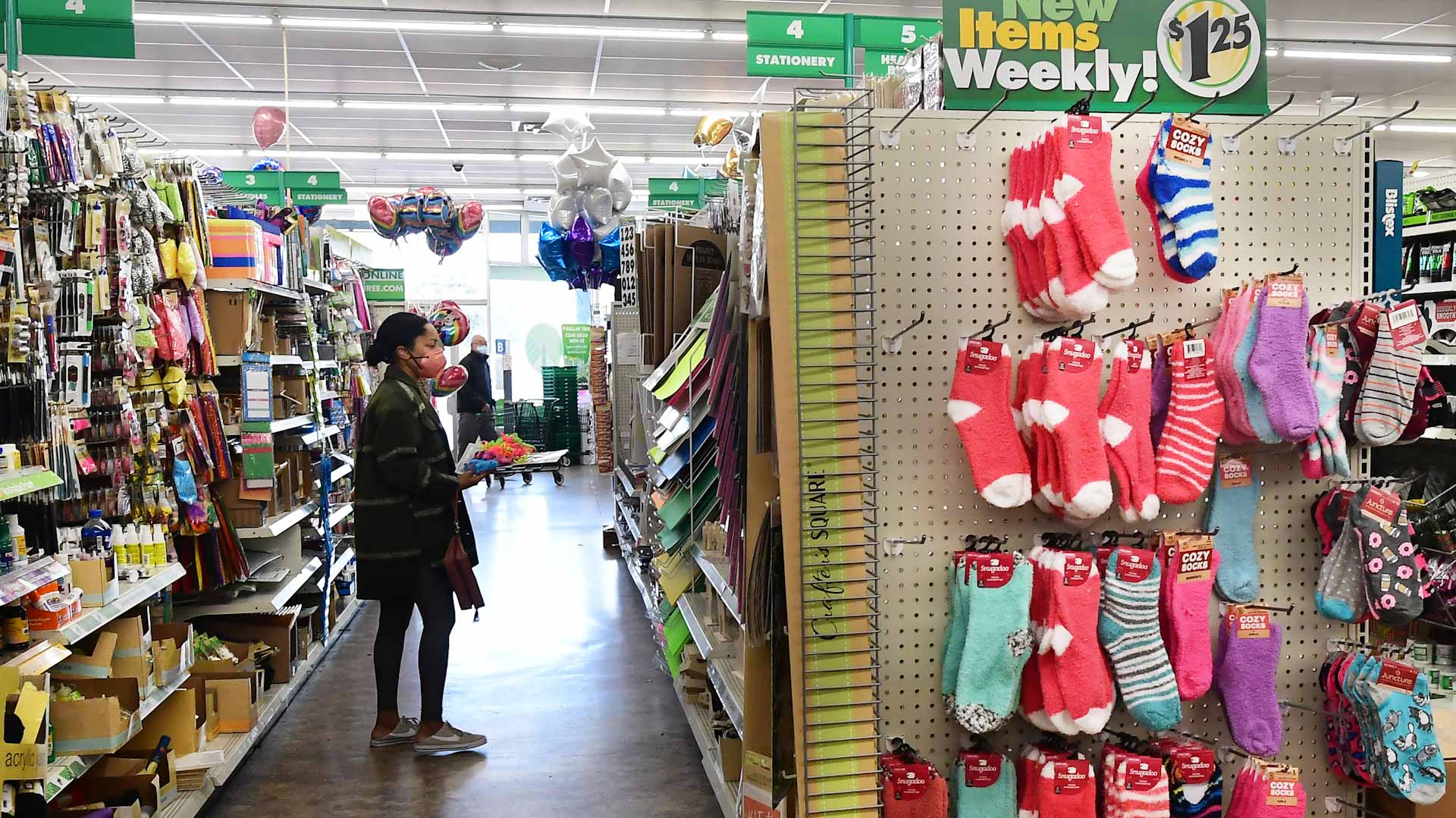 Image for the title: US inflation surges to near-40 year high, testing Biden 