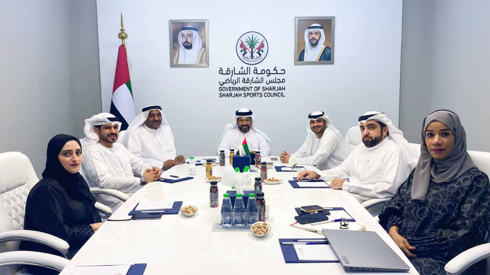 صورة بعنوان: لجنة الاستثمار بـ "الشارقة الرياضي" تستعرض مستجدات مشاريع المجلس  