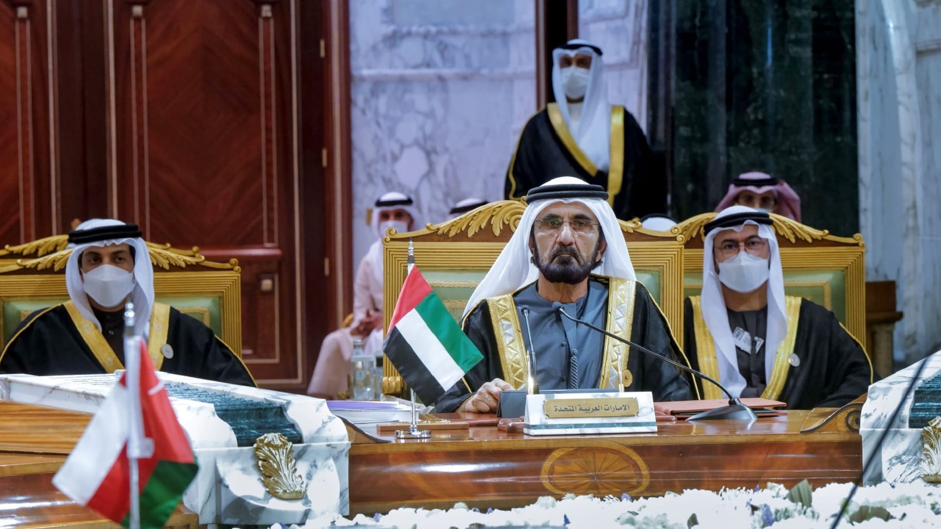 صورة بعنوان: محمد بن راشد يترأس وفد الدولة ضمن القمة الخليجية الـ 42 بالرياض 