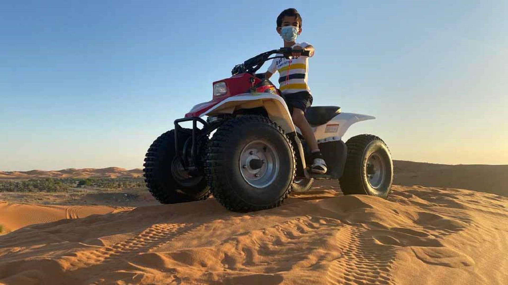 صورة بعنوان: شرطة أبوظبي تحذر من التهور أثناء قيادة الدراجة النارية بالبر 