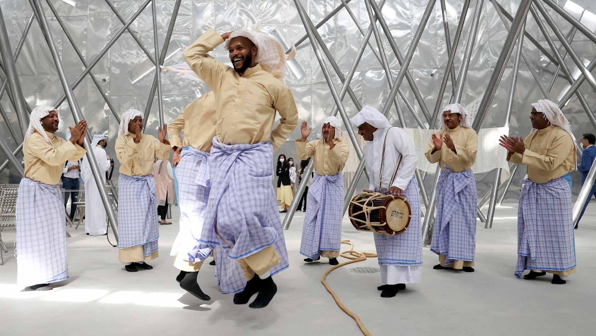 صورة بعنوان: اليوم الوطني البحريني الـ 50.. عيد في المنامة وفرحة في الإمارات 