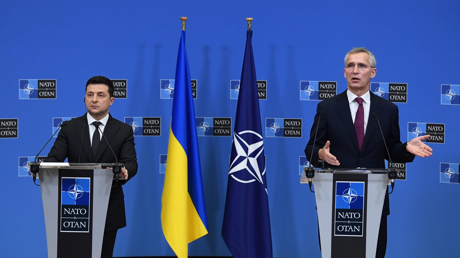 Image for the title: NATO chief backs Ukraine against Russia demands 