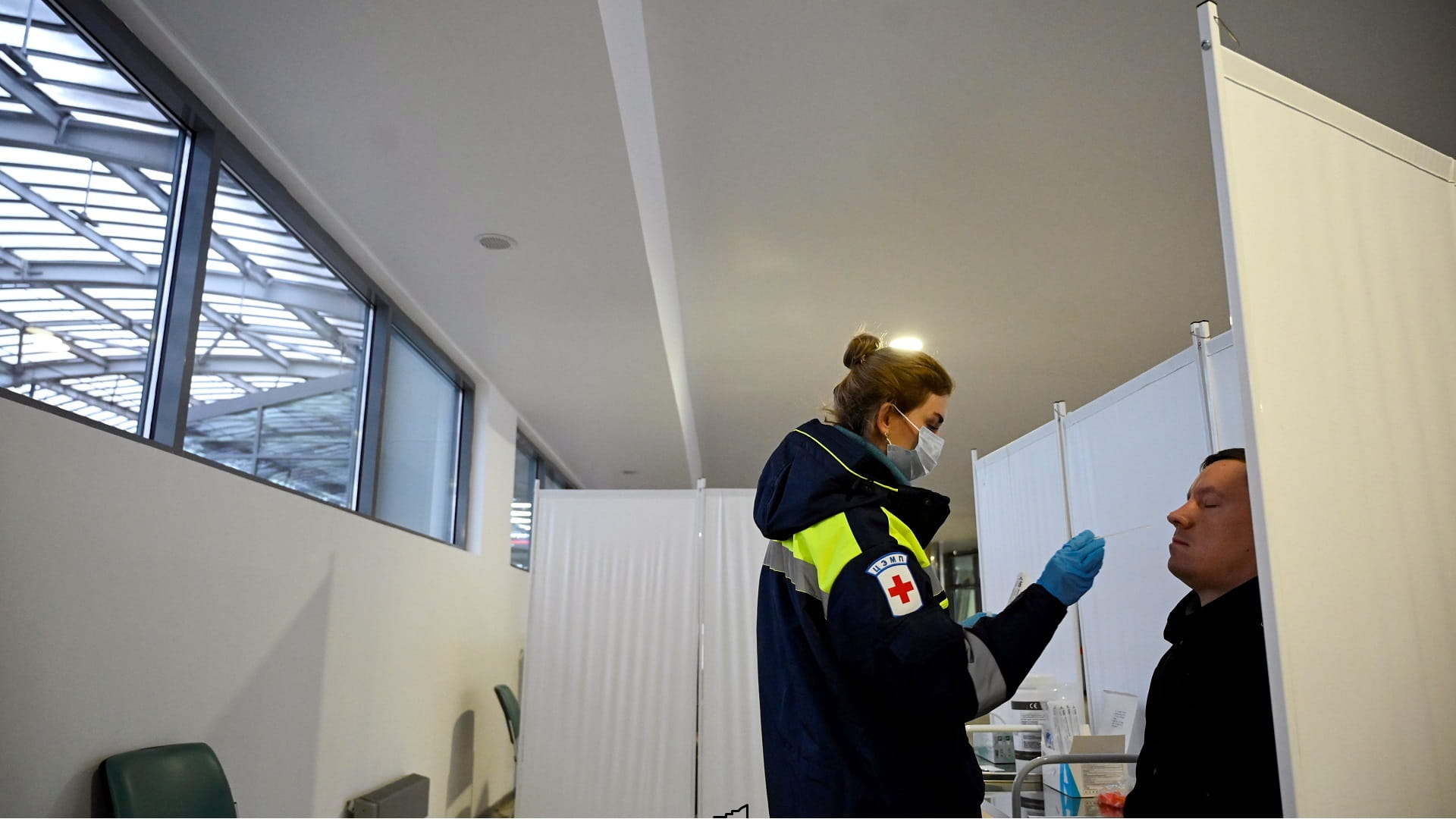 Image for the title: Russia reports 28,486 new COVID-19 cases 