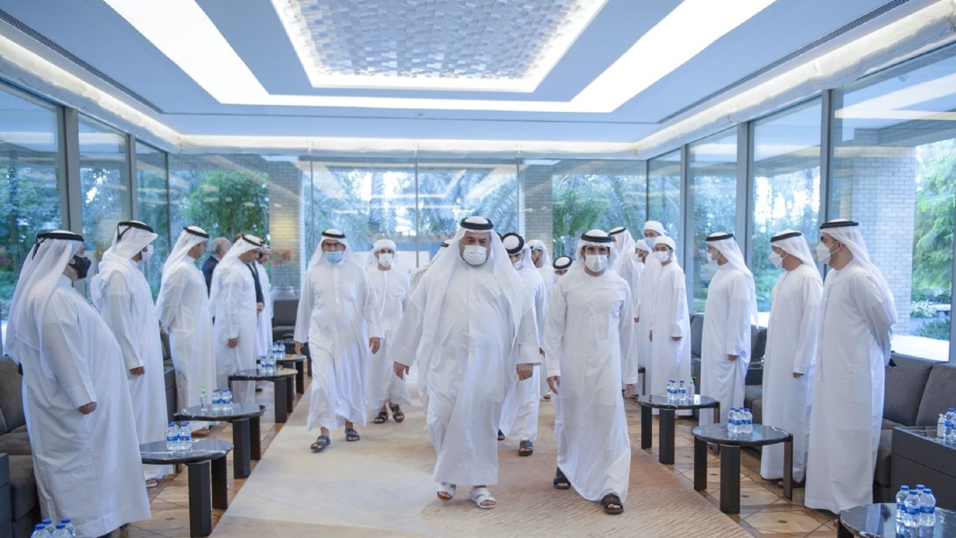 صورة بعنوان: حمدان ومنصور بن محمد يقدمان واجب العزاء في وفاة ماجد الفطيم 