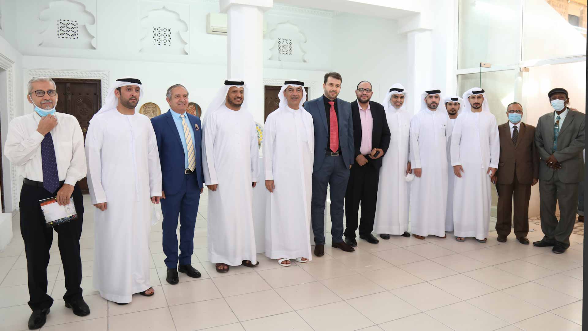 صورة بعنوان: أعمال إبداعية لـ 15 خطاطاً في جمعية الإمارات للفنون التشكيلية 