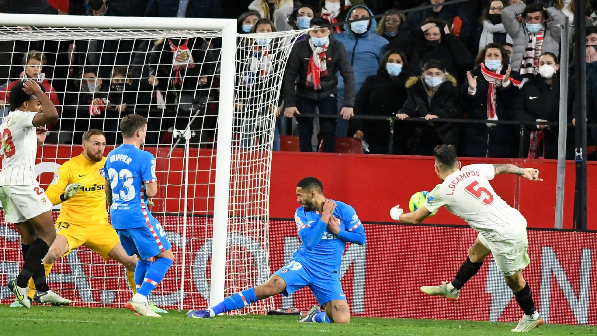 صورة بعنوان: أشبيلية يتمسك بوصافة الدوري الإسباني لكرة القدم  