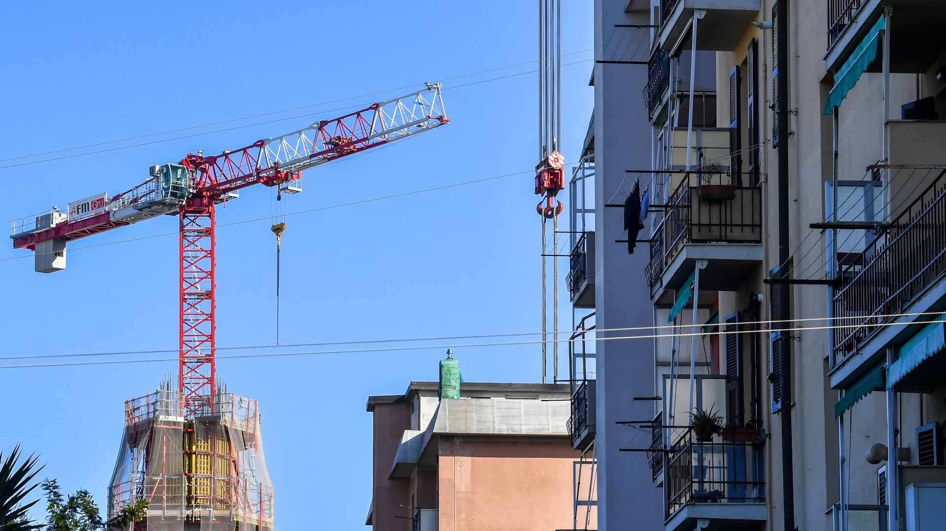 Image for the title: Three killed by falling crane in Italy 