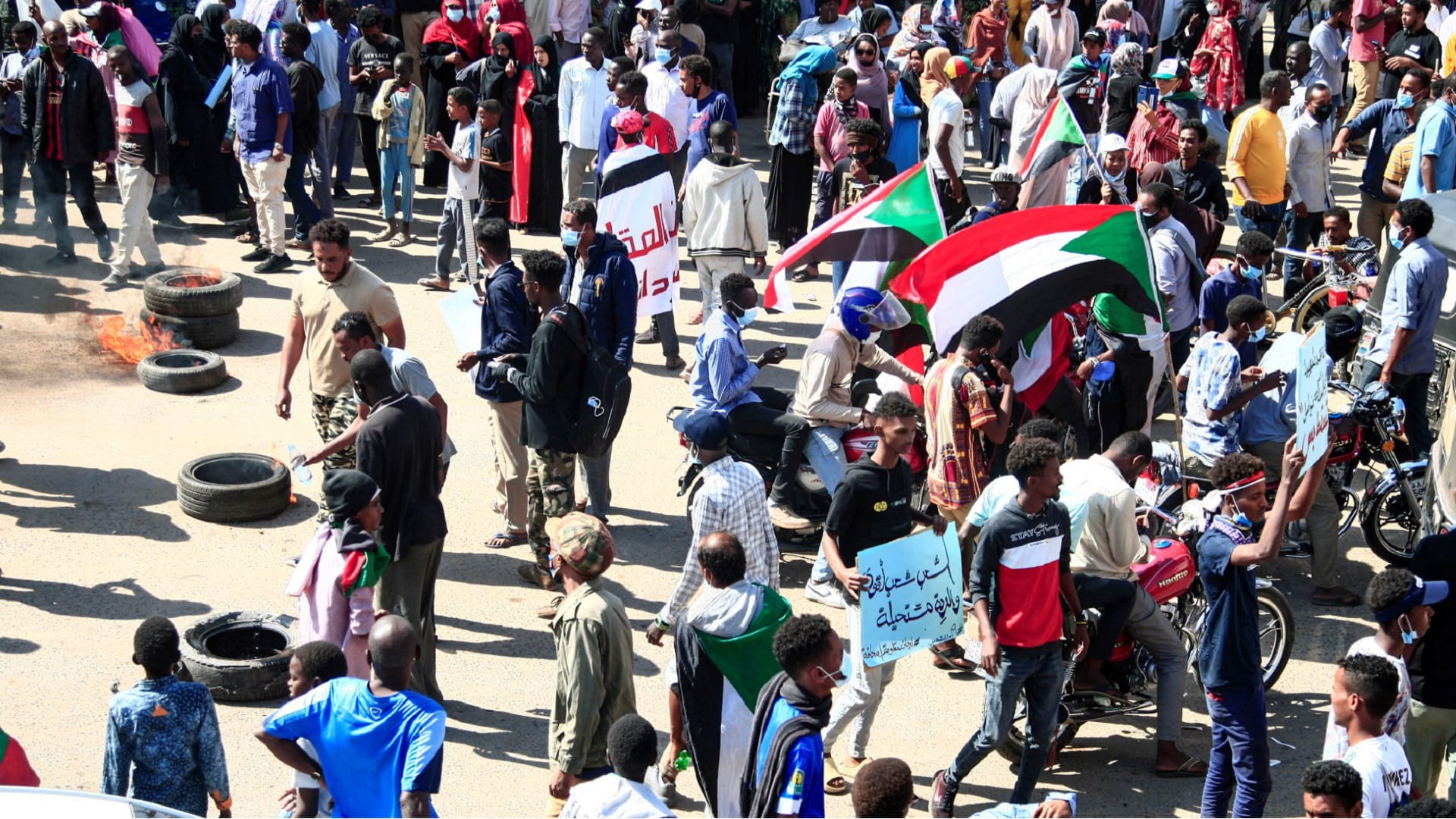 Image for the title: Sudan police fire tear gas at protesters 