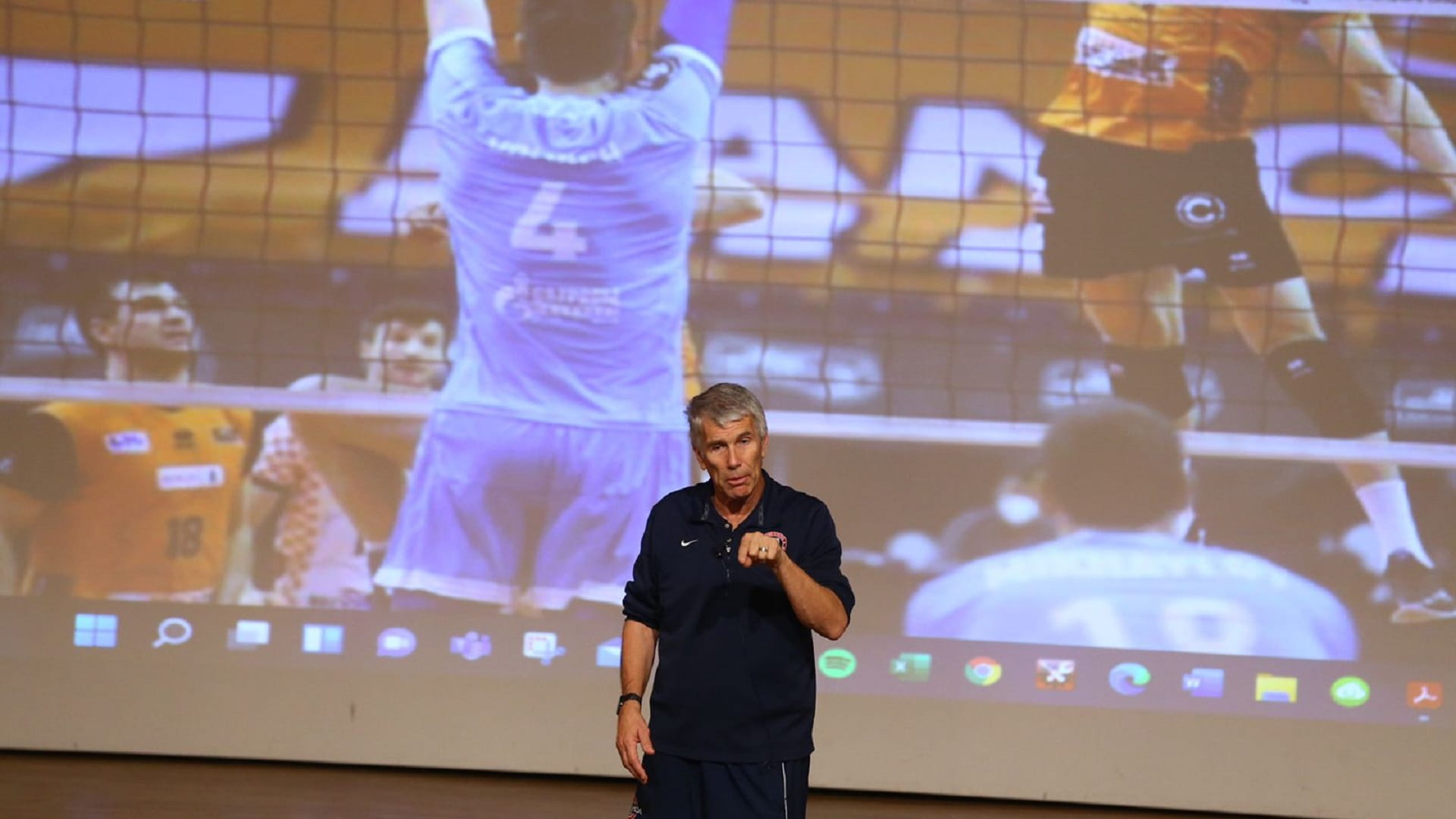 صورة بعنوان: انطلاق المعسكر التدريبي للكرة الطائرة بالشارقة بمشاركة واسعة 