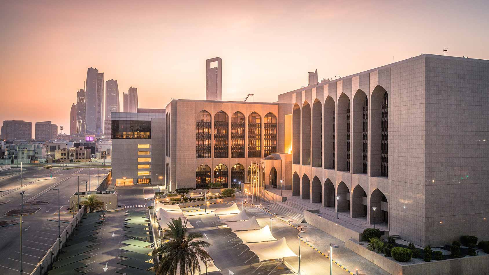 صورة بعنوان: "المركزي" يعزز إشرافه على انكشاف بنوك الإمارات على القطاع العقاري 