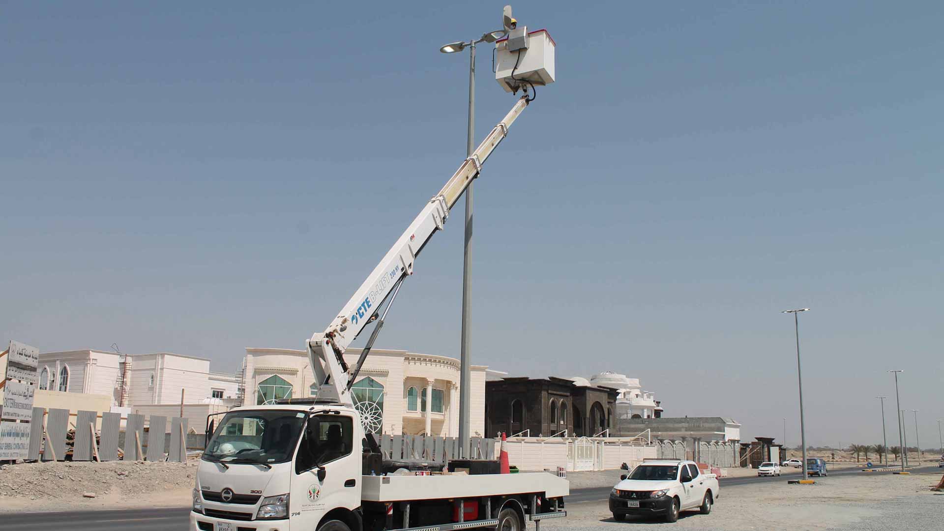 صورة بعنوان: "كهرباء الشارقة" تنير 10 مواقع في كلباء خلال 2021 