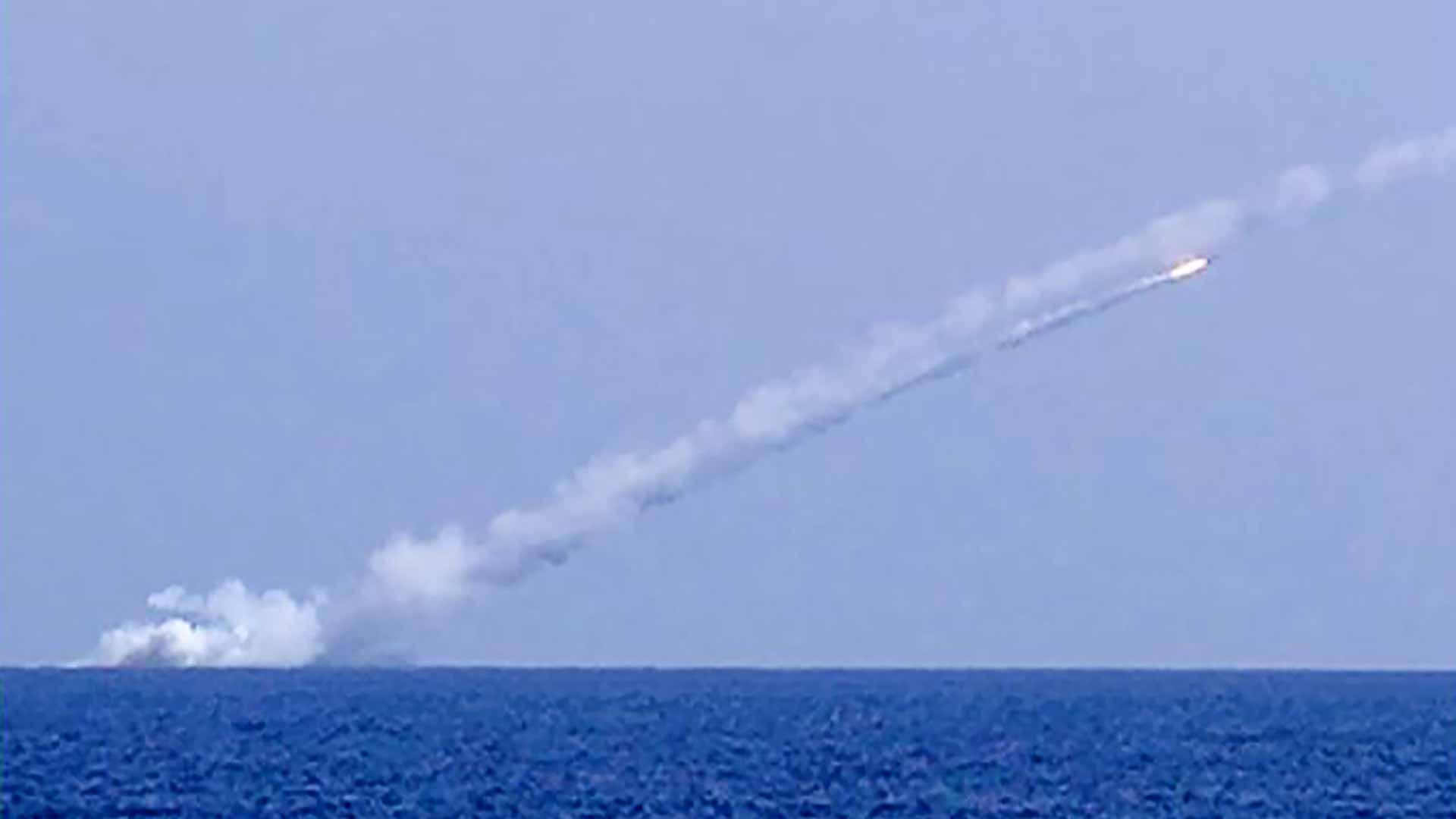 صورة بعنوان: روسيا تطلق صاروخ كروز من غواصة ببحر اليابان 