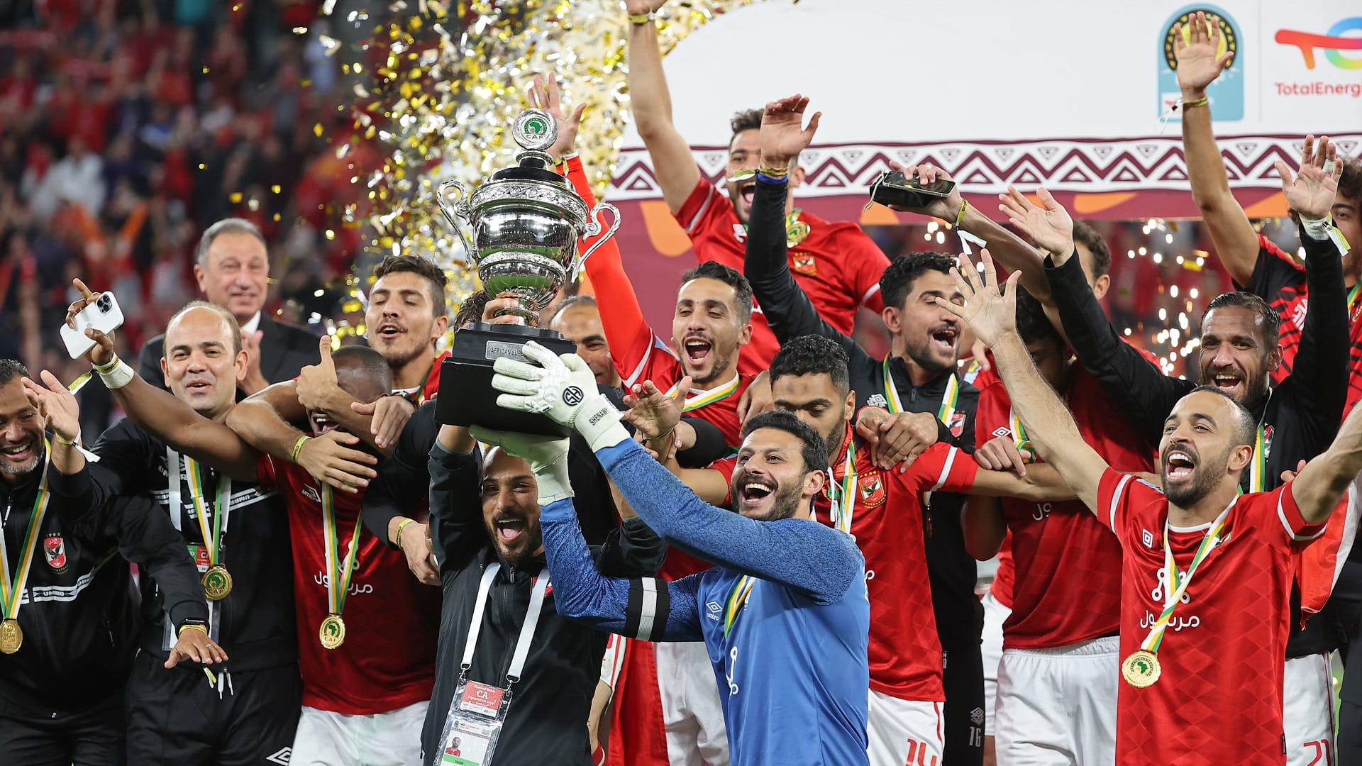 صورة بعنوان: الأهلي المصري يتوج بطلاً للسوبر الأفريقي للمرة الثامنة بتاريخه 