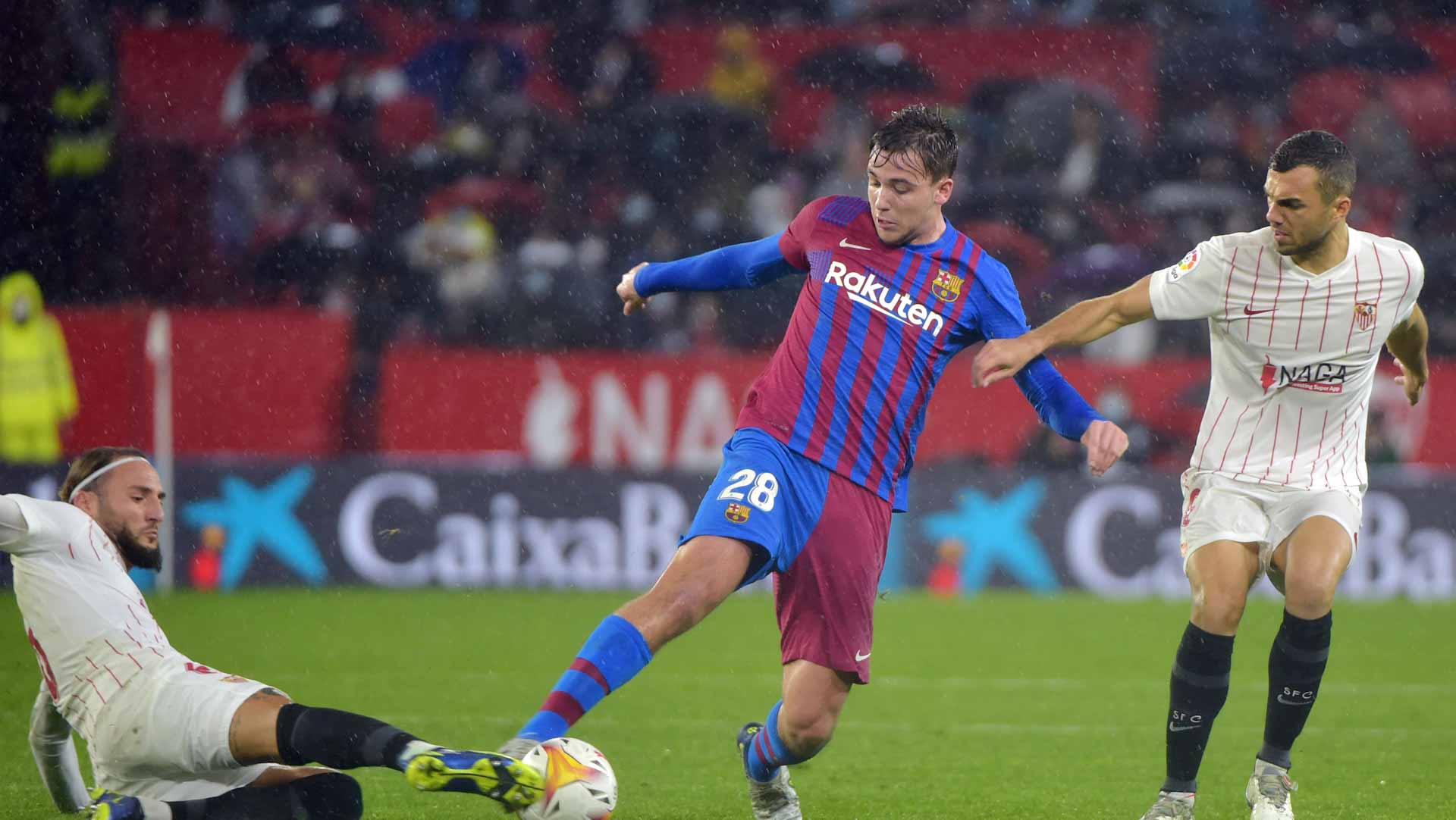 Image for the title: Sevilla held to a 1-1 draw by much-improved Barcelona 