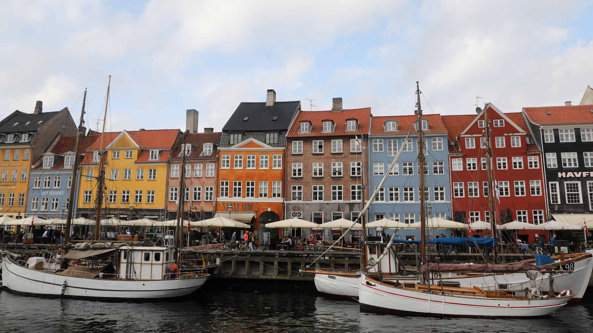 Image for the title: Omicron now dominant strain in Denmark 