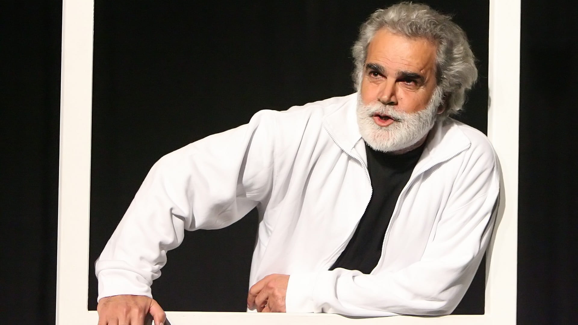 صورة بعنوان: الهيئة العربية للمسرح تكلف رفيق علي أحمد بإلقاء رسالة يومه العربي 