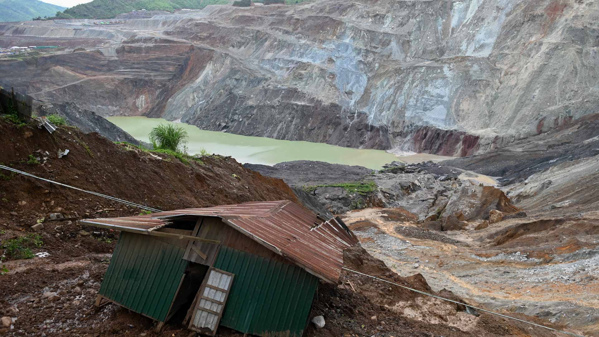 Image for the title: 1 dead, at least 70 missing after landslide at Myanmar jade mine 