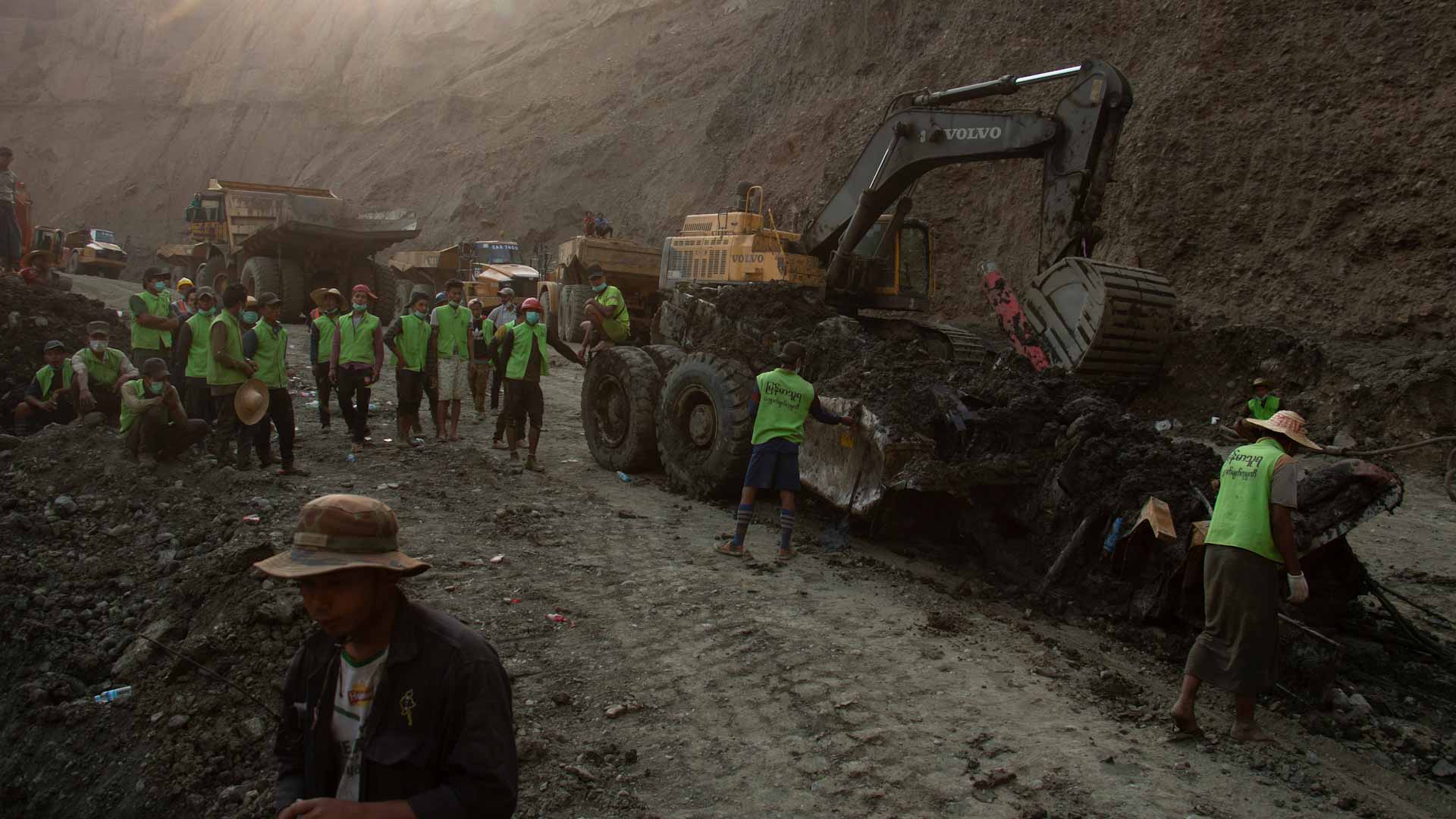 صورة بعنوان: مخاوف من فقدان عشرات الأشخاص بعد انهيار أرضي في منجم في ميانمار