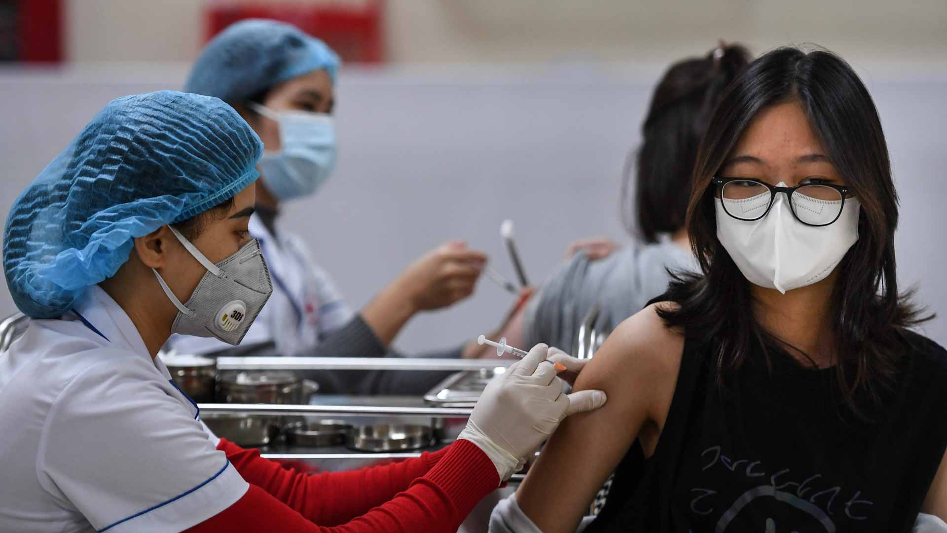 Image for the title: Vietnam aims to vaccinate adult population with booster 