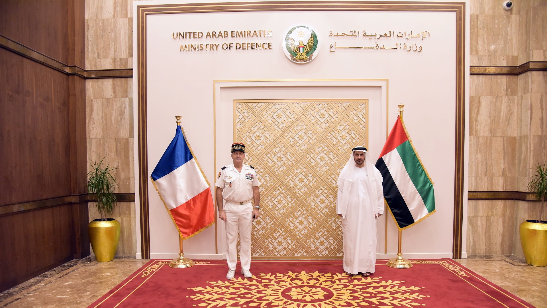 صورة بعنوان: وكيل وزارة الدفاع يستقبل قائد القوات البرية الفرنسية 