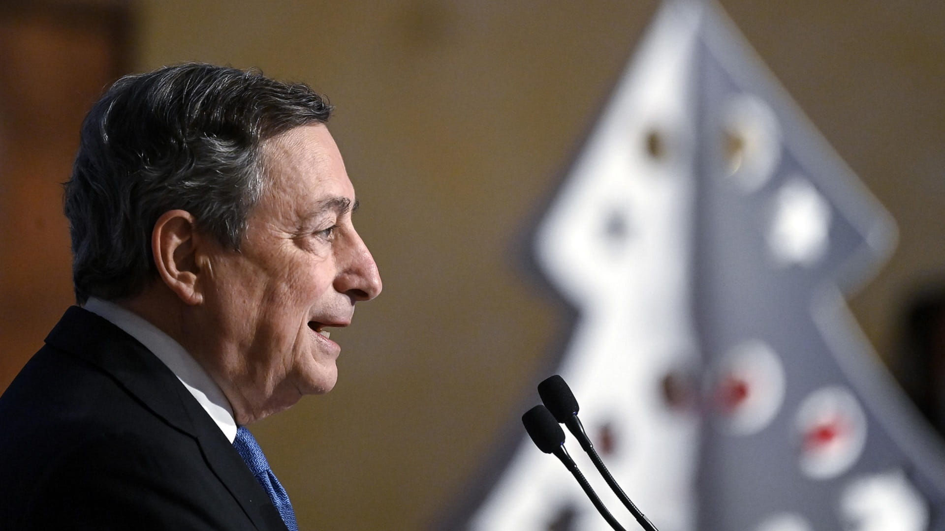 Image for the title: Mario Draghi approves tax-slashing budget for 2022 