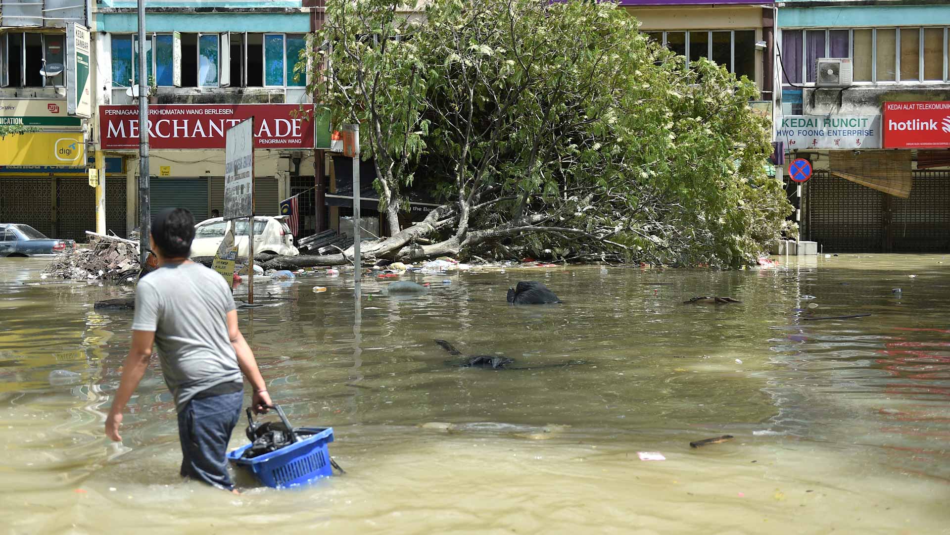 صورة بعنوان: ماليزيا تعلن اكتشافها 185 مرضاً مُعدياً بين ضحايا الفيضانات 