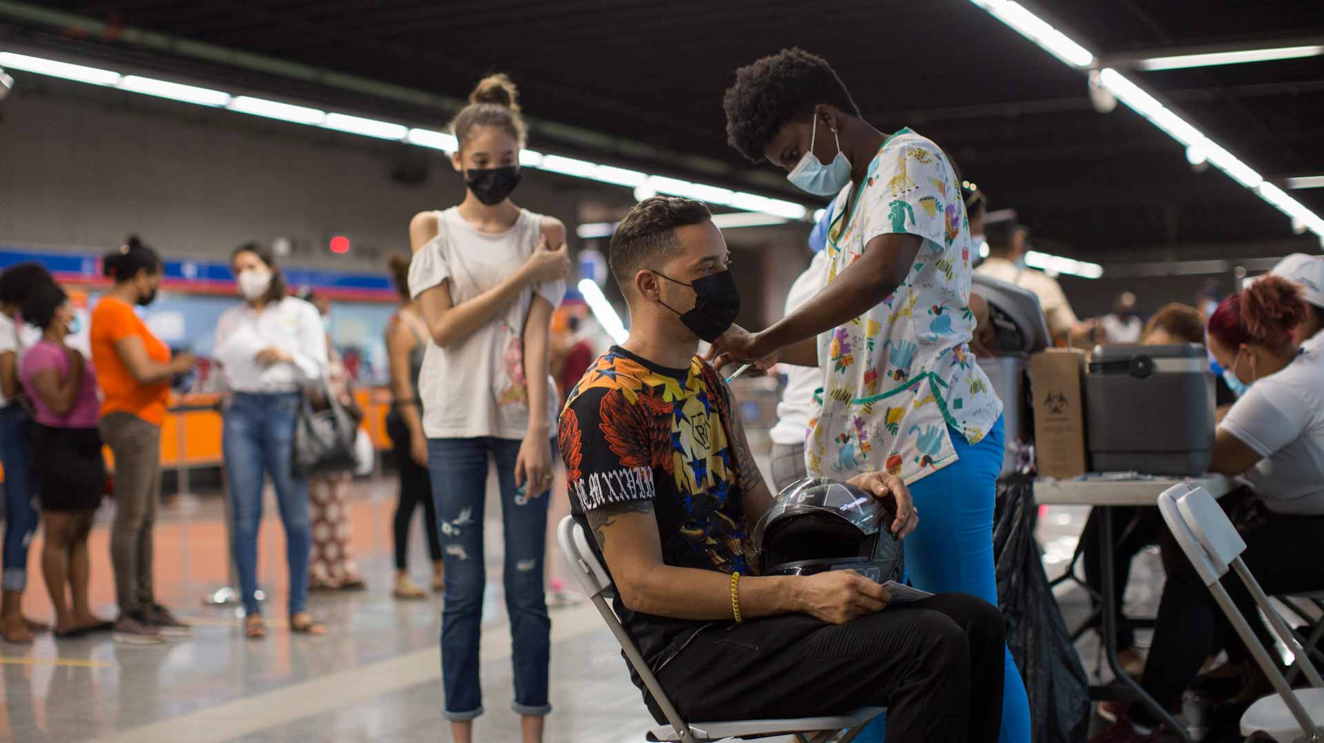 Image for the title: Dominican Republic reports first case of COVID-19 Omicron variant 